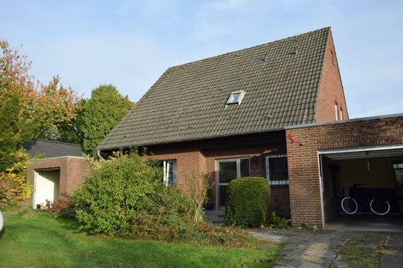 Freistehendes, großzügiges Wohnhaus mit 2 Garagen in zentraler Lage von 41334 Nettetal-Hinsbeck