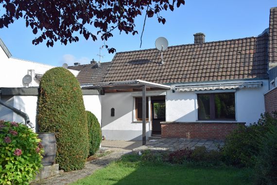 Kleines, individuelles Wohnhaus mit schönem Garten in ruhiger, bevorzugter Lage von 47948 Tönisvorst