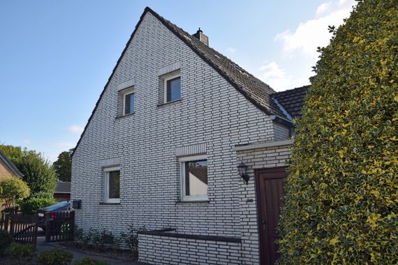 Kleines, individuelles Wohnhaus mit schönem Garten in ruhiger, bevorzugter Lage von 47948 Tönisvorst