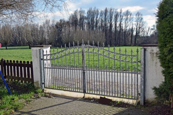 Einfamilienhaus mit Sanierungsbedarf in toller Lage, umgeben von Wiesen und Seen, in 41334 Lobberich