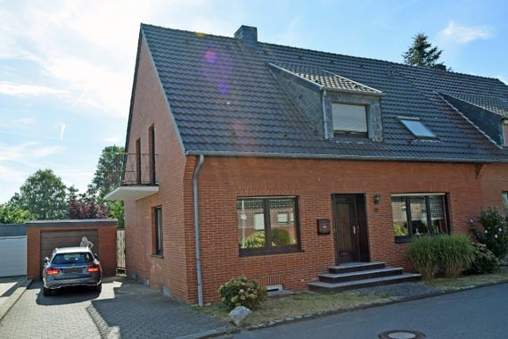Viel Platz für die ganze Familie: Wohnhaus in beliebter Lage von 41334 Nettetal-Kaldenkirchen