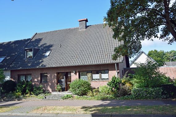 Großes Wohnhaus mit Einliegerwohnung und Potential u.a. für eine weitere Bebauung in 41379 Brüggen