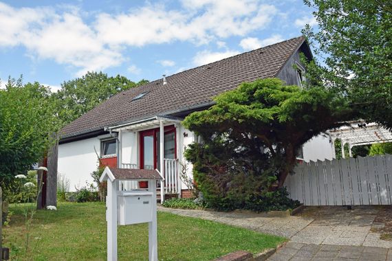 Ebenerdiges, freistehendes, kleines Fertighaus mit reizvollem Garten + Terrasse in Nettetal-Hinsbeck