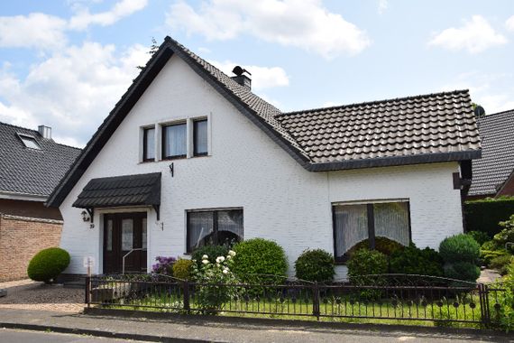 Gestalten Sie Ihr neues Zuhause - Einfamilienhaus mit schönem Garten in 41334 Nettetal-Leuth!