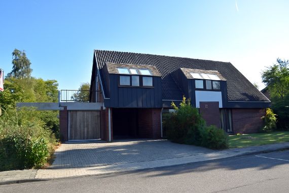 Schwalmtal: Architektenhaus mit Traumgrundstück - Sanierungsobjekt mit Seltenheitswert