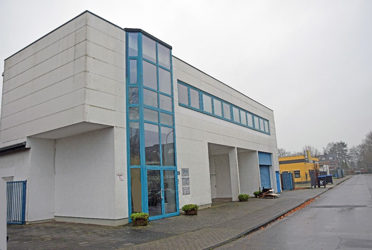 Großzügige Gewerbehalle mit Büroetage im Gewerbegebiet von 47929 Grefrath (Viersen), Nähe Krefeld