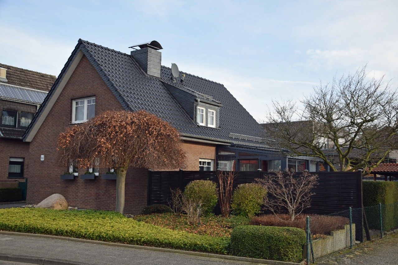 Direkt einziehen und wohlfühlen: Freistehendes Wohnhaus in beliebter Lage von Nettetal-Hinsbeck