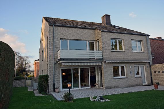Großzügiges Zweifamilien-/Mehrgenerationenhaus mit Privatsphäre in beliebter Lage von 41812 Erkelenz