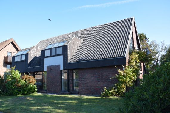 Großzügiges Grundstück trifft markante Bauweise - Sanierungsobjekt in 41366 Schwalmtal-Waldniel